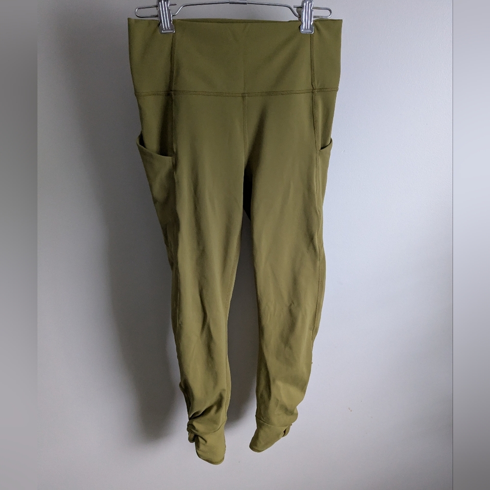 Fabletics Green Leggings Comfortable and Versatile